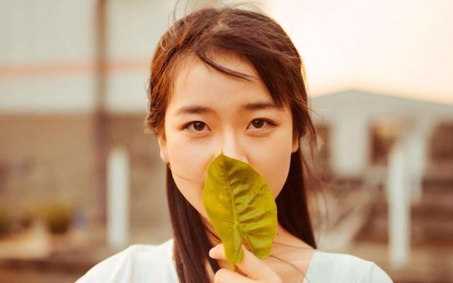 生肖羊肖羊女,性格踏实,也许本来是个娇气的女生,但在有了老公和家庭